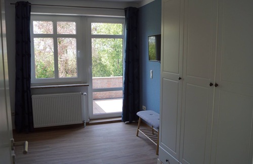 Horumersiel House | North Sea coast, charming Frisian house with fireplace, conservatory, sauna, beach chair