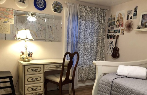 Greenwood House | North Seattle single family spacious house - easy commute close to Downtown