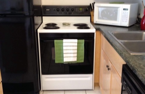 Kahuku Condo | North Shore Hideaway With 2 Baths, King Bed, & Wireless InternetnSTR #1889