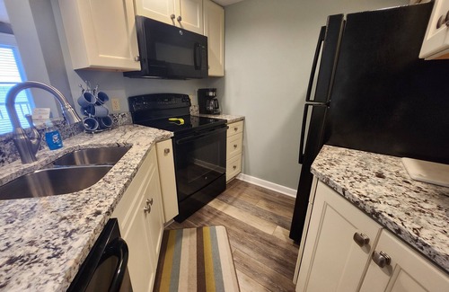 Traverse City Condo | North Shore Inn Traverse City - Unit 204