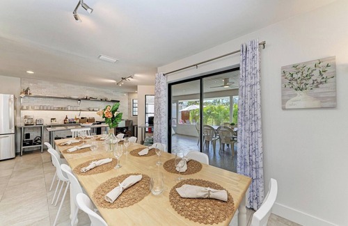 Anna Maria House | North Shore Very Walkable to AMI fun & close to the Beach, Stunning Pool