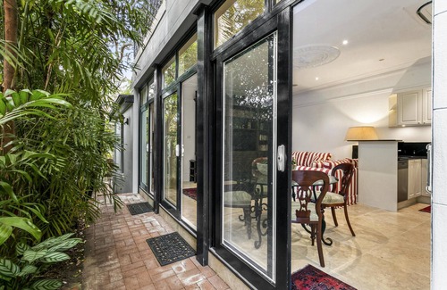 North Sydney Apartment | North Sydney- WHLNG - Whaling Road - Charming 1BR Ground-Floor Apartment with Courtyard Parking in Central North Sydney