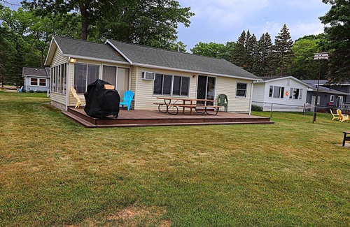 Prudenville House | North View Cabins #3 - 2Bed/1Ba Direct Waterfront Cabin on Houghton Lake!