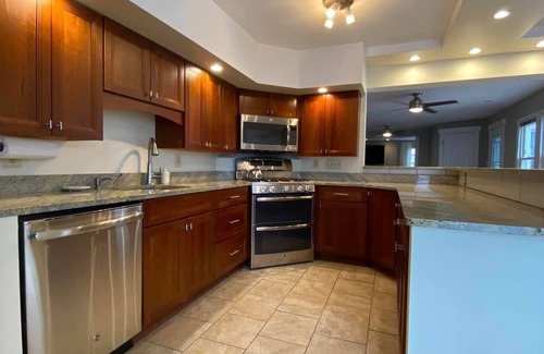 North Wildwood House | North Wildwood single family house with deck and relaxing porch!