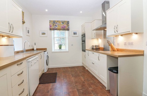 Ellon Cottage | NORTH WING - PITMEDDEN GARDENS, family friendly in Pitmedden