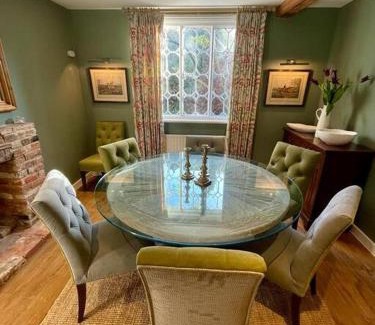 Bentley House | Northbrook Cottage, Farnham, up to 8 adults