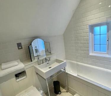 Bentley House | Northbrook Cottage, Farnham, up to 8 adults