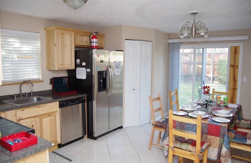 Mountain View House | Northeast Bend House - Fenced yard - EV OUTLET Level 1 -Dogs are welcome!