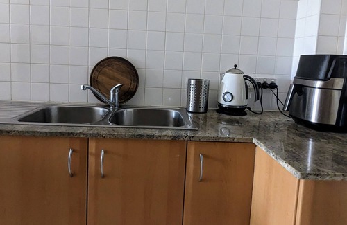 Sydney Apartment | Northern Beach Entire Flat Available, walk to beach & lake