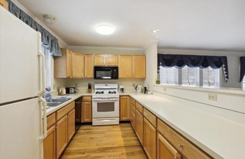 Stowe Area House | Northern Lights: 3 br, fireplace, free ski shuttle, a/c, walkable Village location