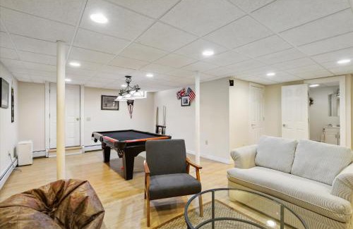 Stowe Area House | Northern Lights: 3 br, fireplace, free ski shuttle, a/c, walkable Village location