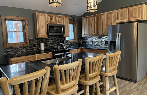 Elmira Cabin | Northern MI Log Cabin Inn–Hot Tub, Trails, Pools, Golf