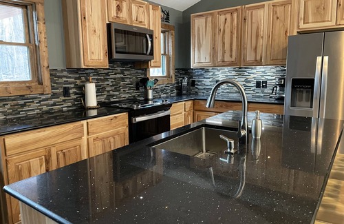 Elmira Cabin | Northern MI Log Cabin Inn–Hot Tub, Trails, Pools, Golf