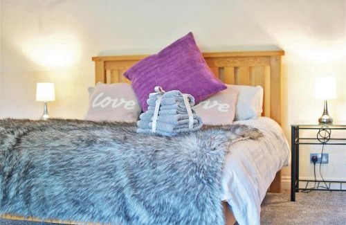 Chichester House | Northlands Farm - Old Farm Cottage