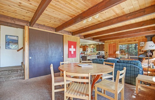 Lake Forest House | Northshore Tahoe Family Home with a View