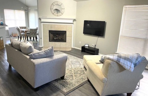 North by Northwest House | Northside Nest 3/2 Close to Tech
