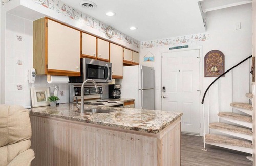 North Ocean City Condo | Northside Park condo w/Pool and Beach Supplies