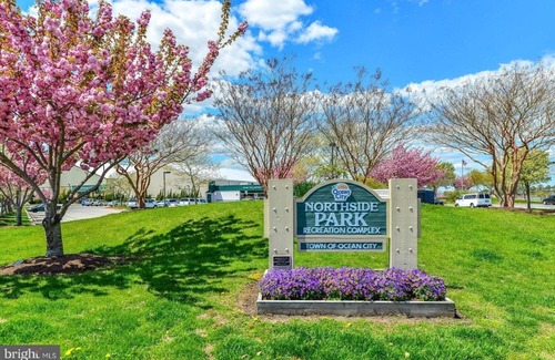 North Ocean City Condo | Northside Park condo w/Pool and Beach Supplies