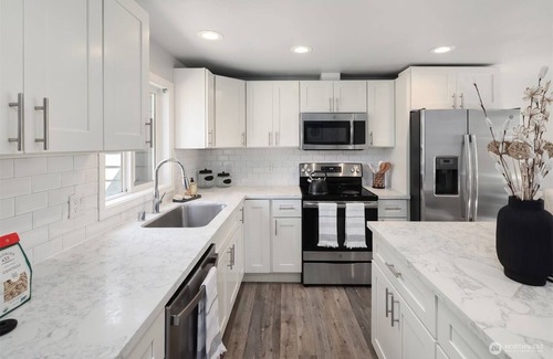Seattle House | Northside Seattle 4 bedrooms Comfort House-Easy Access I-5, Light Rail Station