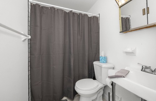 Northside Apartment | Northside Suites 4 – Your Perfect Vacation Haven Just 10 Min North of Downtown!