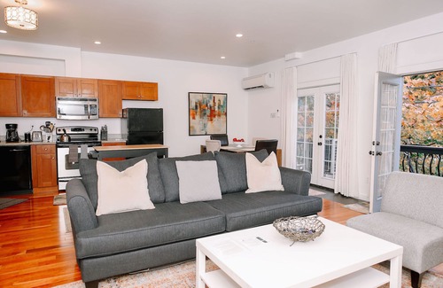 Uptown Condo | Northwest Alphabet District! Walk to it all! Light & Airy Free Parking 970 sq.ft