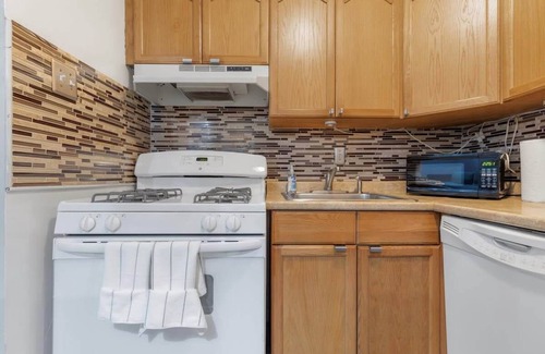 Foxhall Village Apartment | Northwest DC 1-BR Near Georgetown