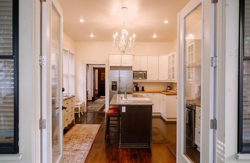 Uptown House | Northwest Nob Hill! Updated Spacious Home! Free Parking Spot! Walk score 97!