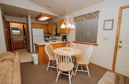 Pinetop-Lakeside Cabin | Northwoods (#15) Honeymoon Cabin