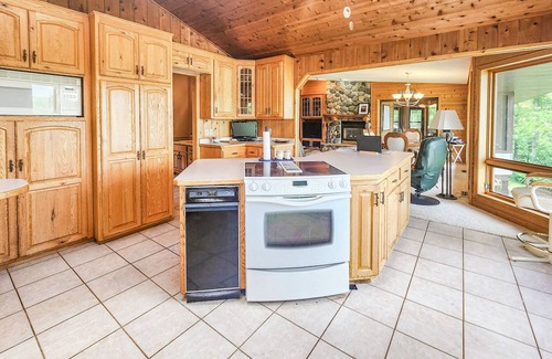 Remer House | Northwoods Home great for family gatherings. Beautiful screened in porch.