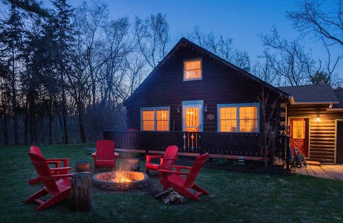 Williams Bay House | Northwoods of Lake Geneva. Pet-Friendly! Beach Passes included!