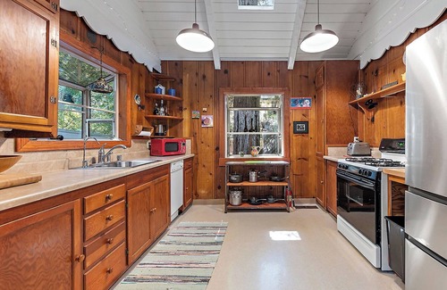 Northwood Cabin | Northwoods Serenity Charming Cabin-Perfect getaway spot
