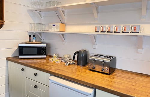 St Ives Cottage | Norway House Studio - a cottage that sleeps 5 guests in 2 bedrooms