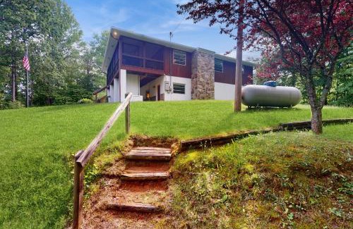 Blue Ridge House | Nostalgic Mountain Retreat