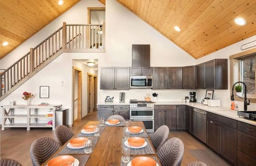 Ronald Cabin | Nostalgic Pines Cabin | Hot Tub | Game Room