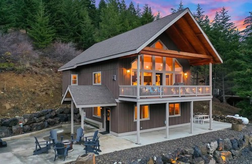 Ronald Cabin | Nostalgic Pines Cabin | Hot Tub | Game Room