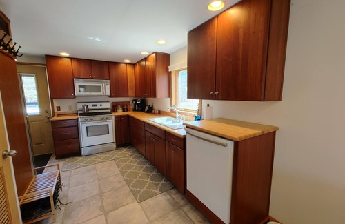 Munising House | Not an Apartment. Whole House. Completely off-grid and just outside of town.
