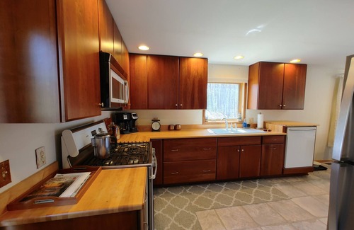 Munising House | Not an Apartment. Whole House. Completely off-grid and just outside of town.