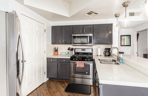Maryvale Village Condo | Not Evolve - 2 KINGS, ground floor - Heated Pool & gas grill! Cardinals Stadium!