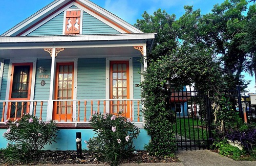 San Jacinto Cottage | Notable Galveston Cottage just steps to Seawall Beaches, Sunrises & Attractions.