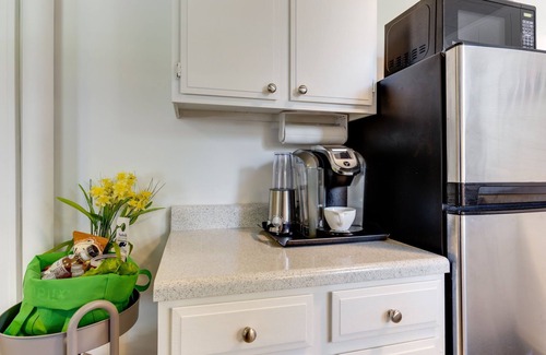 Donelson Apartment | Noteworthy by Opryland. No Stairs Fast Wifi.