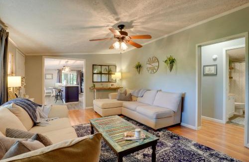 Rogers House | Noteworthy Cabin Grill, Walk to Beaver Lake!