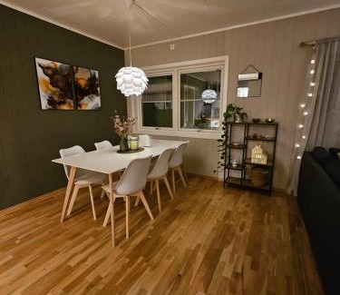 Tromso Apartment | Nothern Light - 5min Airport Parking -sea view