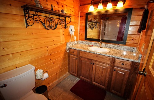 Gatlinburg - Pigeon Forge Cabin | Nothin but a Good Time: Free Attraction Tickets, Clubhouse Access & Gorgeous Mountain Views