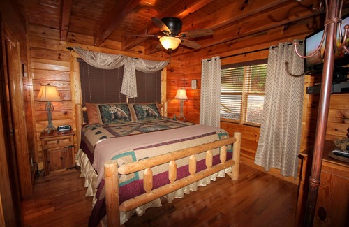 Gatlinburg - Pigeon Forge Cabin | Nothin but a Good Time: Free Attraction Tickets, Clubhouse Access & Gorgeous Mountain Views