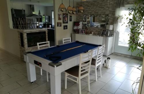 Saint-Sernin-du-Bois House | Notre nid d'amour - jacuzzi, piscine, billard, bar extérieur, terrain de boules