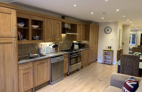 Norland House | Notting Hill 3-BR townhouse w/ensuite bathrooms. Ideal for families. Sleeps 8-10