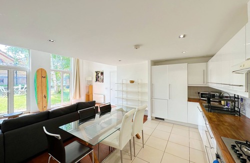 North Kensington Apartment | Notting Hill - Canalside Apartment!