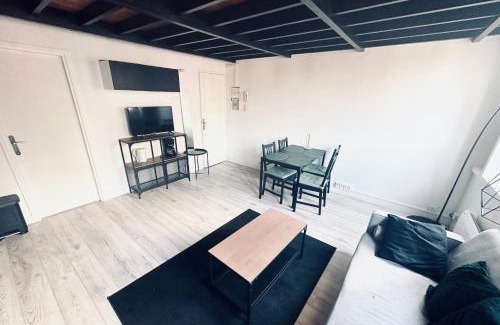 Lille-Moulins Apartment | NOUVEAU! Centre Lille T3 WiFi, TV, Proche Centre Ville