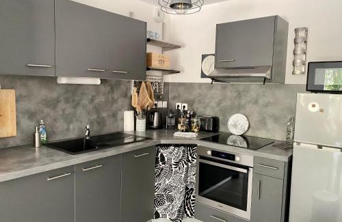 Gares Apartment | NOUVEAU - Jungle Montpeul - Clim - Wifi fibre - Netflix - 5' du centre et gare - Parking - Loggia - 15' des plages