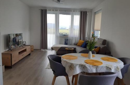 Poprad Apartment | Nový byt s parkovaním na dosah Tatrám.